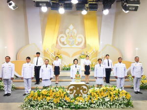 ผู้แทนผู้บริหาร คณาจารย์ บุคลากร และนักศึกษา มรท. บันทึกเทปโทรทัศน์ถวายพระพรชัยมงคล พระบาทสมเด็จพระเจ้าอยู่หัว