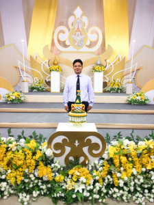 ผู้แทนผู้บริหาร คณาจารย์ บุคลากร และนักศึกษา มรท. บันทึกเทปโทรทัศน์ถวายพระพรชัยมงคล พระบาทสมเด็จพระเจ้าอยู่หัว
