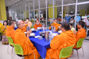 อธิการบดี มรท. นำคณะผู้บริหาร คณาจารย์ บุคลากร นักเรียน นักศึกษา ร่วมพิธีถวายพระพรชัยมงคล เนื่องในโอกาสวันเฉลิมพระชนมพรรษา พระบาทสมเด็จพระเจ้าอยู่หัว