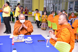 อธิการบดี มรท. นำคณะผู้บริหาร คณาจารย์ บุคลากร นักเรียน นักศึกษา ร่วมพิธีถวายพระพรชัยมงคล เนื่องในโอกาสวันเฉลิมพระชนมพรรษา พระบาทสมเด็จพระเจ้าอยู่หัว