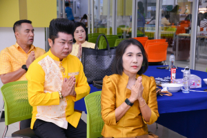 อธิการบดี มรท. นำคณะผู้บริหาร คณาจารย์ บุคลากร นักเรียน นักศึกษา ร่วมพิธีถวายพระพรชัยมงคล เนื่องในโอกาสวันเฉลิมพระชนมพรรษา พระบาทสมเด็จพระเจ้าอยู่หัว