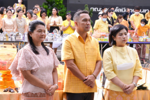 อธิการบดี มรท. นำคณะผู้บริหาร คณาจารย์ บุคลากร นักเรียน นักศึกษา ร่วมพิธีถวายพระพรชัยมงคล เนื่องในโอกาสวันเฉลิมพระชนมพรรษา พระบาทสมเด็จพระเจ้าอยู่หัว