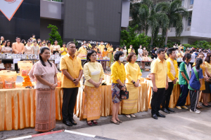 อธิการบดี มรท. นำคณะผู้บริหาร คณาจารย์ บุคลากร นักเรียน นักศึกษา ร่วมพิธีถวายพระพรชัยมงคล เนื่องในโอกาสวันเฉลิมพระชนมพรรษา พระบาทสมเด็จพระเจ้าอยู่หัว