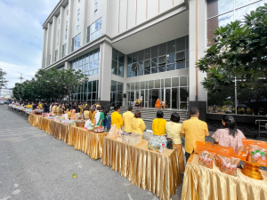 อธิการบดี มรท. นำคณะผู้บริหาร คณาจารย์ บุคลากร นักเรียน นักศึกษา ร่วมพิธีถวายพระพรชัยมงคล เนื่องในโอกาสวันเฉลิมพระชนมพรรษา พระบาทสมเด็จพระเจ้าอยู่หัว