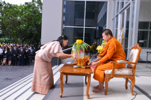 อธิการบดี มรท. นำคณะผู้บริหาร คณาจารย์ บุคลากร นักเรียน นักศึกษา ร่วมพิธีถวายพระพรชัยมงคล เนื่องในโอกาสวันเฉลิมพระชนมพรรษา พระบาทสมเด็จพระเจ้าอยู่หัว