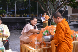 อธิการบดี มรท. นำคณะผู้บริหาร คณาจารย์ บุคลากร นักเรียน นักศึกษา ร่วมพิธีถวายพระพรชัยมงคล เนื่องในโอกาสวันเฉลิมพระชนมพรรษา พระบาทสมเด็จพระเจ้าอยู่หัว