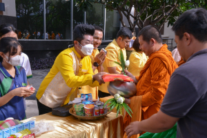 อธิการบดี มรท. นำคณะผู้บริหาร คณาจารย์ บุคลากร นักเรียน นักศึกษา ร่วมพิธีถวายพระพรชัยมงคล เนื่องในโอกาสวันเฉลิมพระชนมพรรษา พระบาทสมเด็จพระเจ้าอยู่หัว