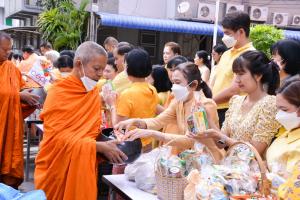 อธิการบดี มรท. นำคณะผู้บริหาร คณาจารย์ บุคลากร นักเรียน นักศึกษา ร่วมพิธีถวายพระพรชัยมงคล เนื่องในโอกาสวันเฉลิมพระชนมพรรษา พระบาทสมเด็จพระเจ้าอยู่หัว