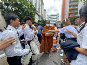 อธิการบดี มรท. นำคณะผู้บริหาร คณาจารย์ บุคลากร นักเรียน นักศึกษา ร่วมพิธีถวายพระพรชัยมงคล เนื่องในโอกาสวันเฉลิมพระชนมพรรษา พระบาทสมเด็จพระเจ้าอยู่หัว
