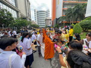 อธิการบดี มรท. นำคณะผู้บริหาร คณาจารย์ บุคลากร นักเรียน นักศึกษา ร่วมพิธีถวายพระพรชัยมงคล เนื่องในโอกาสวันเฉลิมพระชนมพรรษา พระบาทสมเด็จพระเจ้าอยู่หัว