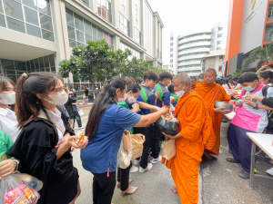 อธิการบดี มรท. นำคณะผู้บริหาร คณาจารย์ บุคลากร นักเรียน นักศึกษา ร่วมพิธีถวายพระพรชัยมงคล เนื่องในโอกาสวันเฉลิมพระชนมพรรษา พระบาทสมเด็จพระเจ้าอยู่หัว
