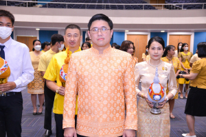 อธิการบดี มรท. นำคณะผู้บริหาร คณาจารย์ บุคลากร นักเรียน นักศึกษา ร่วมพิธีถวายพระพรชัยมงคล เนื่องในโอกาสวันเฉลิมพระชนมพรรษา พระบาทสมเด็จพระเจ้าอยู่หัว