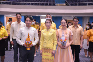อธิการบดี มรท. นำคณะผู้บริหาร คณาจารย์ บุคลากร นักเรียน นักศึกษา ร่วมพิธีถวายพระพรชัยมงคล เนื่องในโอกาสวันเฉลิมพระชนมพรรษา พระบาทสมเด็จพระเจ้าอยู่หัว