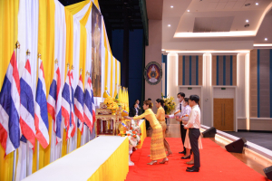 อธิการบดี มรท. นำคณะผู้บริหาร คณาจารย์ บุคลากร นักเรียน นักศึกษา ร่วมพิธีถวายพระพรชัยมงคล เนื่องในโอกาสวันเฉลิมพระชนมพรรษา พระบาทสมเด็จพระเจ้าอยู่หัว