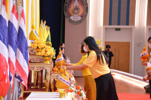 อธิการบดี มรท. นำคณะผู้บริหาร คณาจารย์ บุคลากร นักเรียน นักศึกษา ร่วมพิธีถวายพระพรชัยมงคล เนื่องในโอกาสวันเฉลิมพระชนมพรรษา พระบาทสมเด็จพระเจ้าอยู่หัว