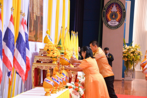 อธิการบดี มรท. นำคณะผู้บริหาร คณาจารย์ บุคลากร นักเรียน นักศึกษา ร่วมพิธีถวายพระพรชัยมงคล เนื่องในโอกาสวันเฉลิมพระชนมพรรษา พระบาทสมเด็จพระเจ้าอยู่หัว
