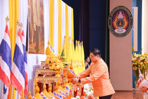 อธิการบดี มรท. นำคณะผู้บริหาร คณาจารย์ บุคลากร นักเรียน นักศึกษา ร่วมพิธีถวายพระพรชัยมงคล เนื่องในโอกาสวันเฉลิมพระชนมพรรษา พระบาทสมเด็จพระเจ้าอยู่หัว
