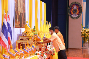 อธิการบดี มรท. นำคณะผู้บริหาร คณาจารย์ บุคลากร นักเรียน นักศึกษา ร่วมพิธีถวายพระพรชัยมงคล เนื่องในโอกาสวันเฉลิมพระชนมพรรษา พระบาทสมเด็จพระเจ้าอยู่หัว