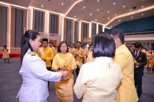 อธิการบดี มรท. นำคณะผู้บริหาร คณาจารย์ บุคลากร นักเรียน นักศึกษา ร่วมพิธีถวายพระพรชัยมงคล เนื่องในโอกาสวันเฉลิมพระชนมพรรษา พระบาทสมเด็จพระเจ้าอยู่หัว