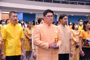 อธิการบดี มรท. นำคณะผู้บริหาร คณาจารย์ บุคลากร นักเรียน นักศึกษา ร่วมพิธีถวายพระพรชัยมงคล เนื่องในโอกาสวันเฉลิมพระชนมพรรษา พระบาทสมเด็จพระเจ้าอยู่หัว