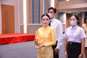 อธิการบดี มรท. นำคณะผู้บริหาร คณาจารย์ บุคลากร นักเรียน นักศึกษา ร่วมพิธีถวายพระพรชัยมงคล เนื่องในโอกาสวันเฉลิมพระชนมพรรษา พระบาทสมเด็จพระเจ้าอยู่หัว