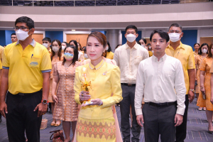 อธิการบดี มรท. นำคณะผู้บริหาร คณาจารย์ บุคลากร นักเรียน นักศึกษา ร่วมพิธีถวายพระพรชัยมงคล เนื่องในโอกาสวันเฉลิมพระชนมพรรษา พระบาทสมเด็จพระเจ้าอยู่หัว