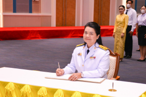 อธิการบดี มรท. นำคณะผู้บริหาร คณาจารย์ บุคลากร นักเรียน นักศึกษา ร่วมพิธีถวายพระพรชัยมงคล เนื่องในโอกาสวันเฉลิมพระชนมพรรษา พระบาทสมเด็จพระเจ้าอยู่หัว
