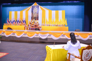อธิการบดี มรท. นำคณะผู้บริหาร คณาจารย์ บุคลากร นักเรียน นักศึกษา ร่วมพิธีถวายพระพรชัยมงคล เนื่องในโอกาสวันเฉลิมพระชนมพรรษา พระบาทสมเด็จพระเจ้าอยู่หัว