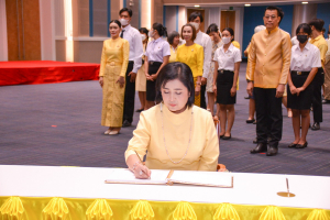 อธิการบดี มรท. นำคณะผู้บริหาร คณาจารย์ บุคลากร นักเรียน นักศึกษา ร่วมพิธีถวายพระพรชัยมงคล เนื่องในโอกาสวันเฉลิมพระชนมพรรษา พระบาทสมเด็จพระเจ้าอยู่หัว