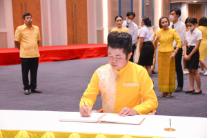 อธิการบดี มรท. นำคณะผู้บริหาร คณาจารย์ บุคลากร นักเรียน นักศึกษา ร่วมพิธีถวายพระพรชัยมงคล เนื่องในโอกาสวันเฉลิมพระชนมพรรษา พระบาทสมเด็จพระเจ้าอยู่หัว