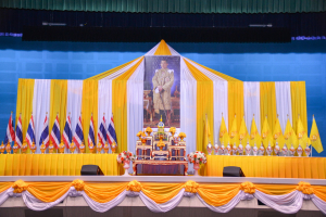 อธิการบดี มรท. นำคณะผู้บริหาร คณาจารย์ บุคลากร นักเรียน นักศึกษา ร่วมพิธีถวายพระพรชัยมงคล เนื่องในโอกาสวันเฉลิมพระชนมพรรษา พระบาทสมเด็จพระเจ้าอยู่หัว