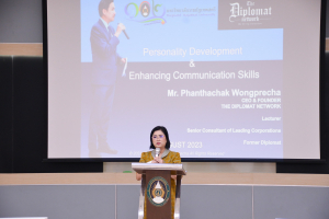 สำนักงานอธิการบดีจัดการอบรมการสื่อสารและทักษะในการพูดนำเสนอที่ดี