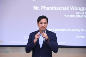 สำนักงานอธิการบดีจัดการอบรมการสื่อสารและทักษะในการพูดนำเสนอที่ดี