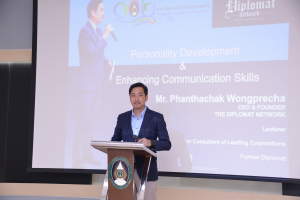 สำนักงานอธิการบดีจัดการอบรมการสื่อสารและทักษะในการพูดนำเสนอที่ดี