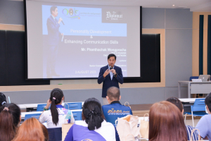 สำนักงานอธิการบดีจัดการอบรมการสื่อสารและทักษะในการพูดนำเสนอที่ดี