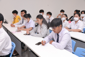 อธิการบดีพบผู้นำนักศึกษา
