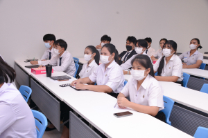 อธิการบดีพบผู้นำนักศึกษา