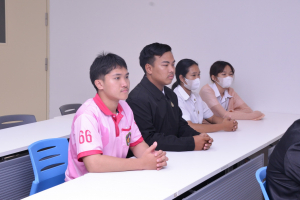 อธิการบดีพบผู้นำนักศึกษา