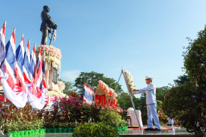 มรท. ร่วมพิธีถวายพวงมาลาสักการะเนื่องในวันคล้ายวันสวรรคต รัชกาลที่ 5