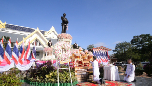 มรท. ร่วมพิธีถวายพวงมาลาสักการะเนื่องในวันคล้ายวันสวรรคต รัชกาลที่ 5
