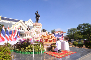 มรท. ร่วมพิธีถวายพวงมาลาสักการะเนื่องในวันคล้ายวันสวรรคต รัชกาลที่ 5