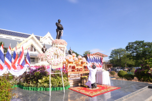 มรท. ร่วมพิธีถวายพวงมาลาสักการะเนื่องในวันคล้ายวันสวรรคต รัชกาลที่ 5
