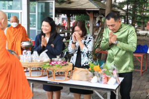 สำนักศิลปะและวัฒนธรรมจัดกิจกรรมตักบาตรประจำสัปดาห์
