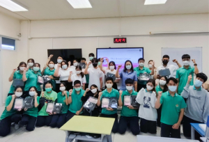 สรุปผลการดำเนินงานชมรมถันยรักษ์ มรท. ปีการศึกษา 2565 ปูพรมความรู้เชื่อมต่อแผนงานปีการศึกษา 2566 หวังกระตุ้นนักศึกษาและบุคลากรของมหาวิทยาลัยมีส่วนร่วมขยายผลความรู้เกี่ยวกับมะเร็งเต้านมและการตรวจเต้านมด้วยตนเองไปสู่ประชาชนทั่วไปในวงกว้าง