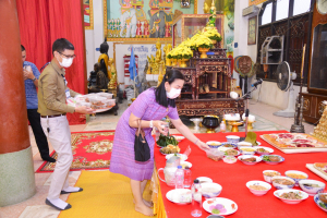 มรท. ร่วมงานประเพณีบุญผ้าป่าข้าวเม่าทอด