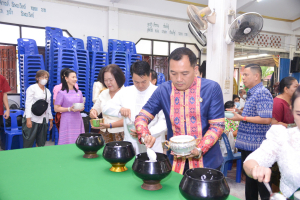 มรท. ร่วมงานประเพณีบุญผ้าป่าข้าวเม่าทอด