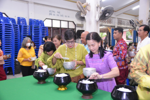 มรท. ร่วมงานประเพณีบุญผ้าป่าข้าวเม่าทอด