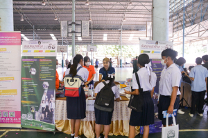 ปชส.มรท. พร้อมด้วยคณะเทคโนโลยีสารสนเทศ ลงพื้นที่ออกบูธแนะแนวการศึกษาและอาชีพโรงเรียนสระบุรีวิทยาคม พบว่า ร้อยละ 80 ของนักเรียนหญิงที่เข้าร่วมการแนะแนวฯ มีความสนใจในหลักสูตรวิศวกรรมศาสตรบัณฑิต และเทคโนโลยีสารสนเทศ ส่วนนักเรียนหญิงที่เข้าร่วมการแนะแนวฯ มีความสนใจในหลักสูตรบัญชีบัณฑิต และรัฐประศาสนศาสตรบัณฑิต