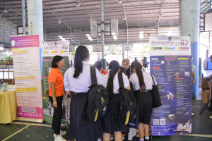 ปชส.มรท. พร้อมด้วยคณะเทคโนโลยีสารสนเทศ ลงพื้นที่ออกบูธแนะแนวการศึกษาและอาชีพโรงเรียนสระบุรีวิทยาคม พบว่า ร้อยละ 80 ของนักเรียนหญิงที่เข้าร่วมการแนะแนวฯ มีความสนใจในหลักสูตรวิศวกรรมศาสตรบัณฑิต และเทคโนโลยีสารสนเทศ ส่วนนักเรียนหญิงที่เข้าร่วมการแนะแนวฯ มีความสนใจในหลักสูตรบัญชีบัณฑิต และรัฐประศาสนศาสตรบัณฑิต