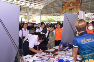 ปชส.มรท. พร้อมด้วยคณะเทคโนโลยีสารสนเทศ ลงพื้นที่ออกบูธแนะแนวการศึกษาและอาชีพโรงเรียนสระบุรีวิทยาคม พบว่า ร้อยละ 80 ของนักเรียนหญิงที่เข้าร่วมการแนะแนวฯ มีความสนใจในหลักสูตรวิศวกรรมศาสตรบัณฑิต และเทคโนโลยีสารสนเทศ ส่วนนักเรียนหญิงที่เข้าร่วมการแนะแนวฯ มีความสนใจในหลักสูตรบัญชีบัณฑิต และรัฐประศาสนศาสตรบัณฑิต